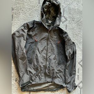 Arc’teryx Beta LT Gore-tex Hooded Jacket
